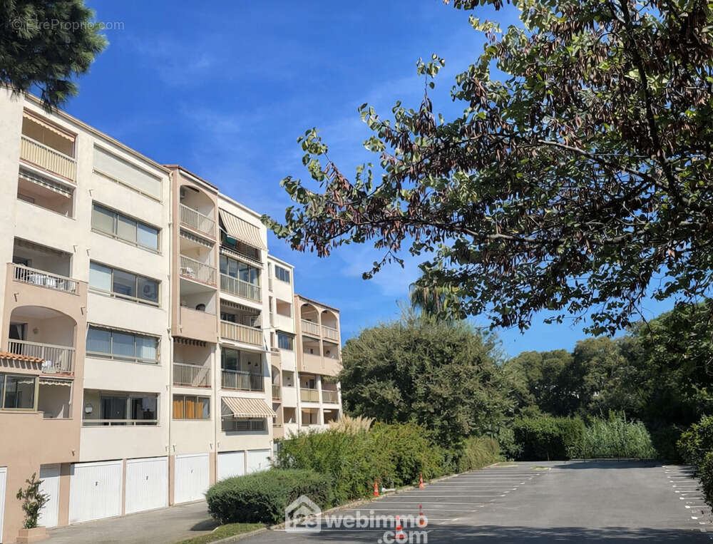 Résidence calme et bien entretenue, nichée dans un environnement verdoyant. - Appartement à SAINTE-MAXIME