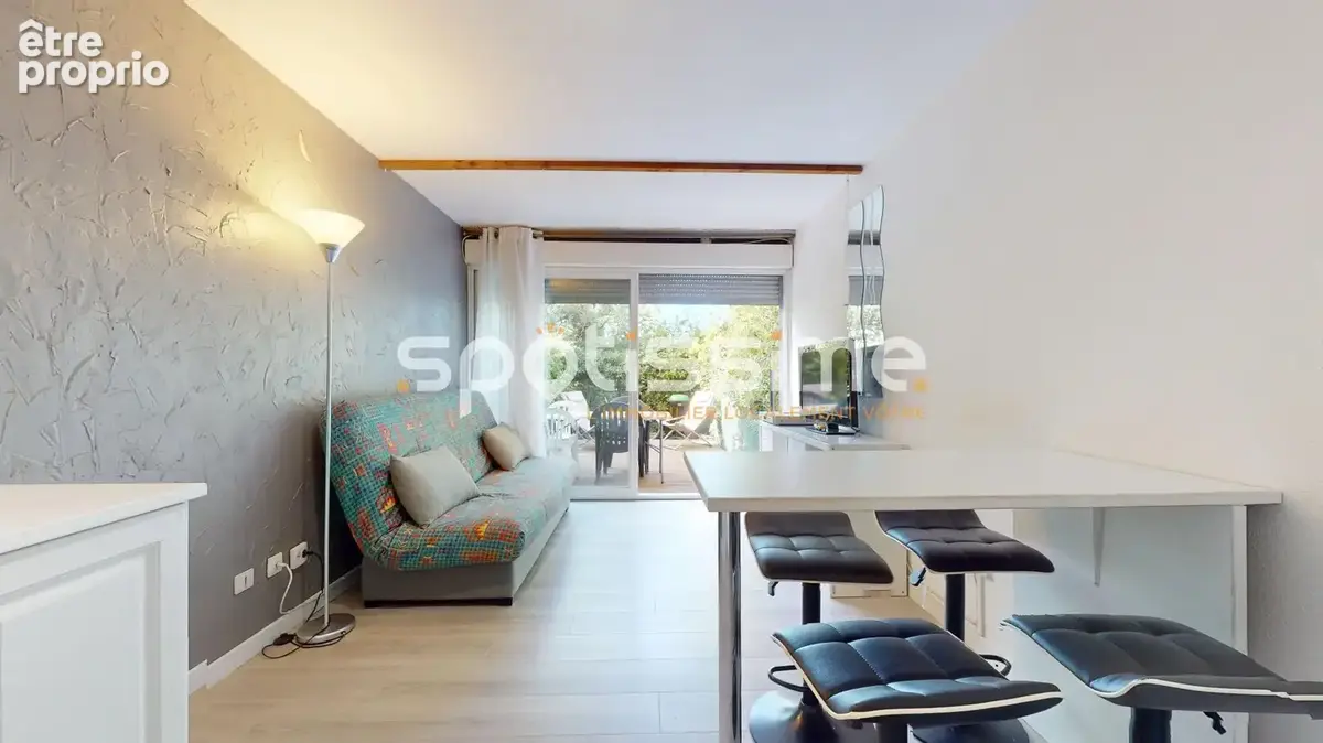 Le Cap d'Agde, Mont Saint-Martin, studio cabine en rez-de-jardin,Terrasse, parking privé - photo 6