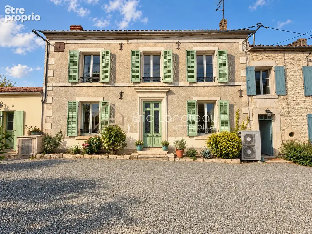 Photo Maison à Saint-Hilaire-La-Palud au prix de 315 000€