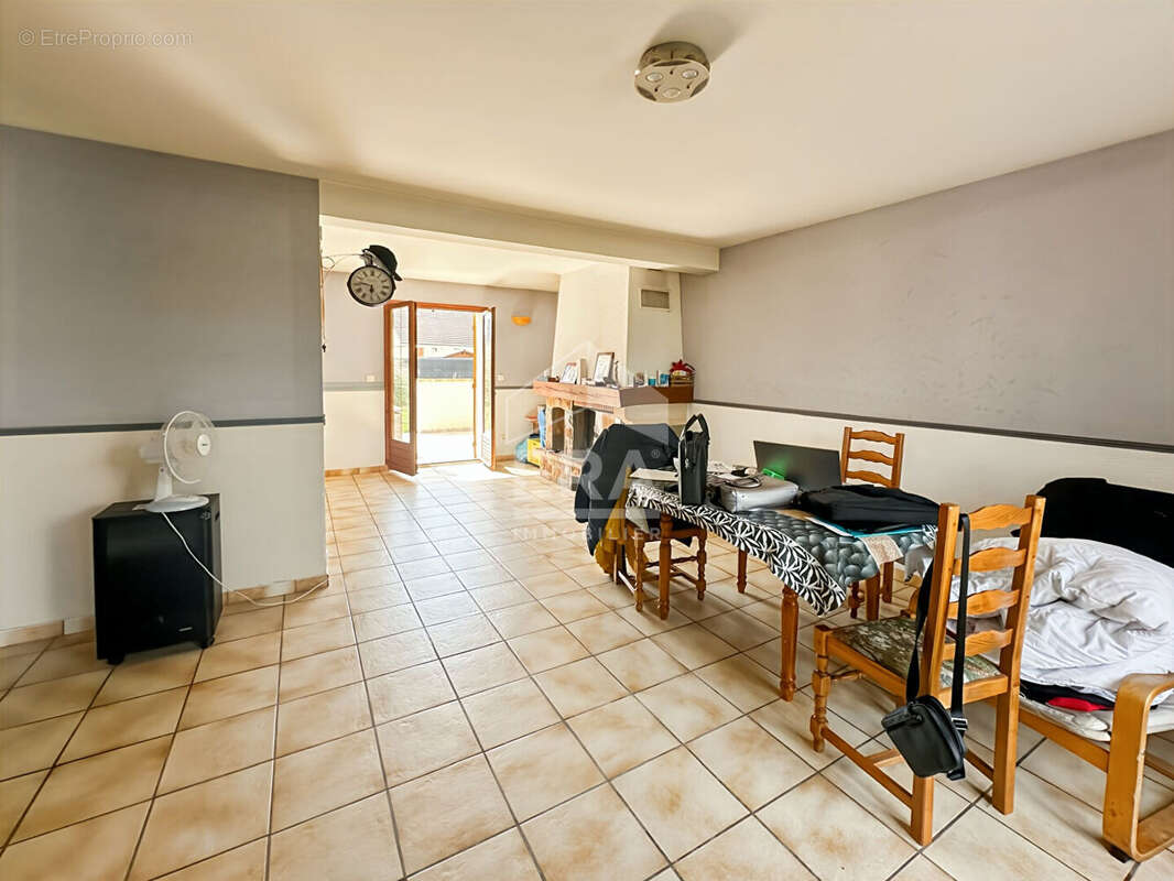 BERRY-AU-BAC Maison individuelle de 120 m² avec jardin, garage et dépendance - photo 3