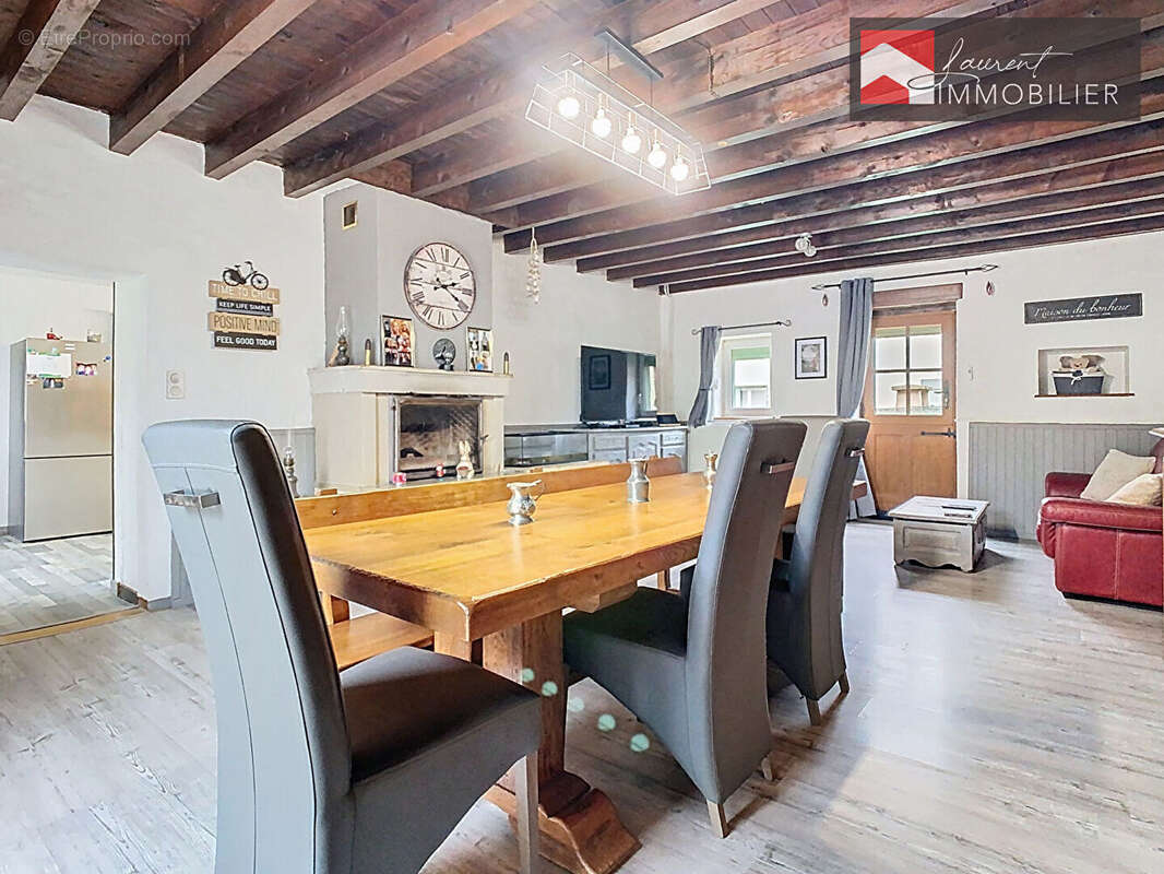 Maison à CHAVANNES-SUR-REYSSOUZE