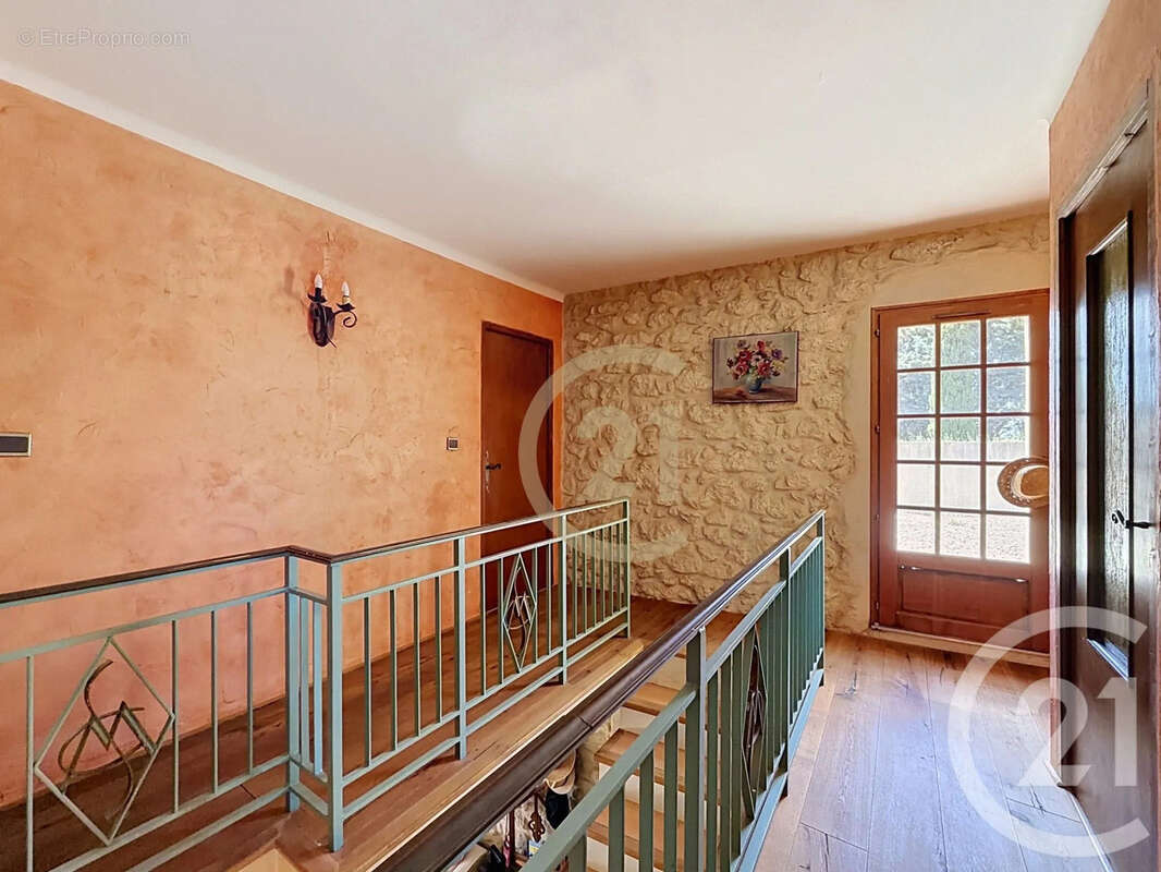 Maison 184 m² à Saint-Hilaire-D'ozilhan  - photo 9
