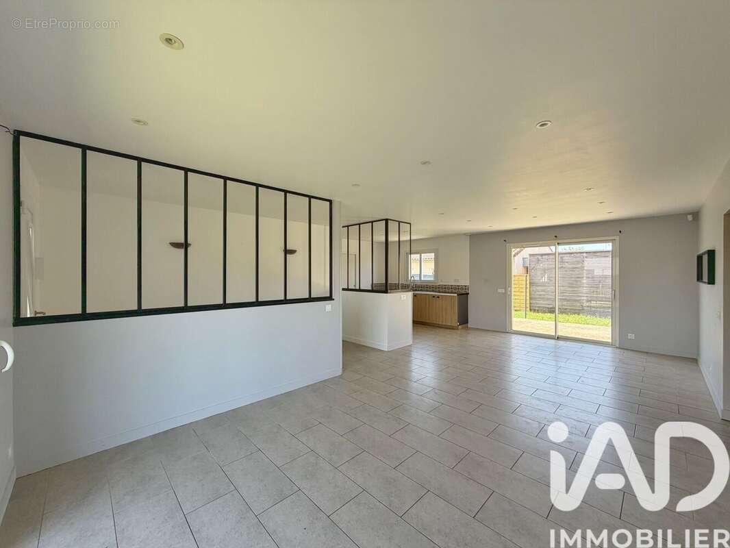 Maison 101 m² à Neuville-De-Poitou  - photo 3