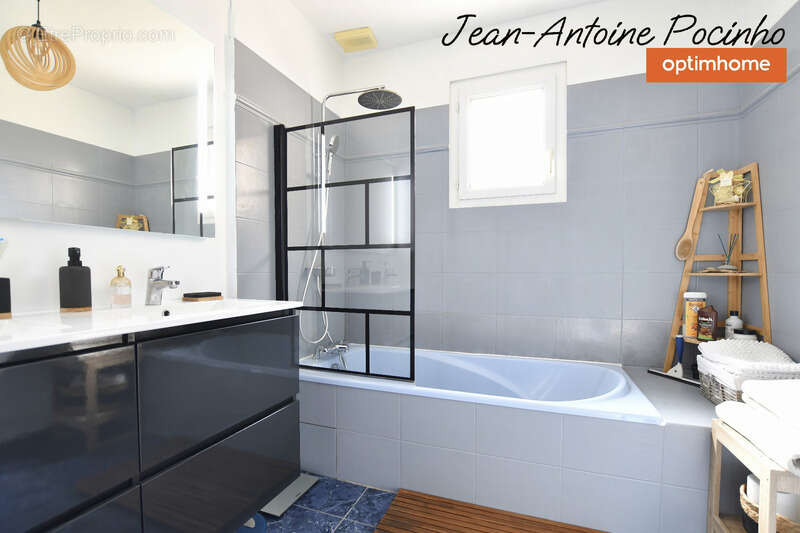 Maison à SAINTE-FOY-DE-PEYROLIERES