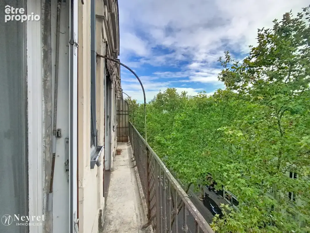 Appartement de type 3 - 85 m2 - 5ème étage - LYON 7 - Proche des quais - photo 2