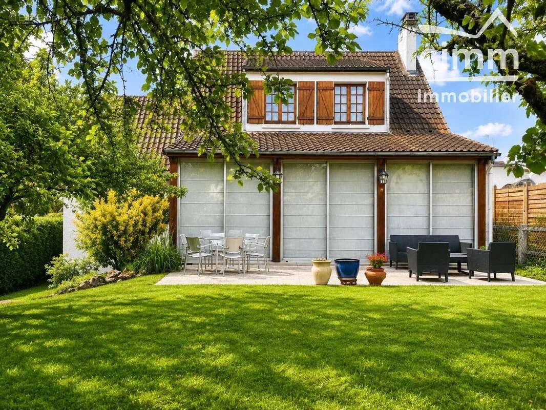 Maison familiale rénovée avec véranda exceptionnelle, studio indépendant et sous-sol total - photo 6