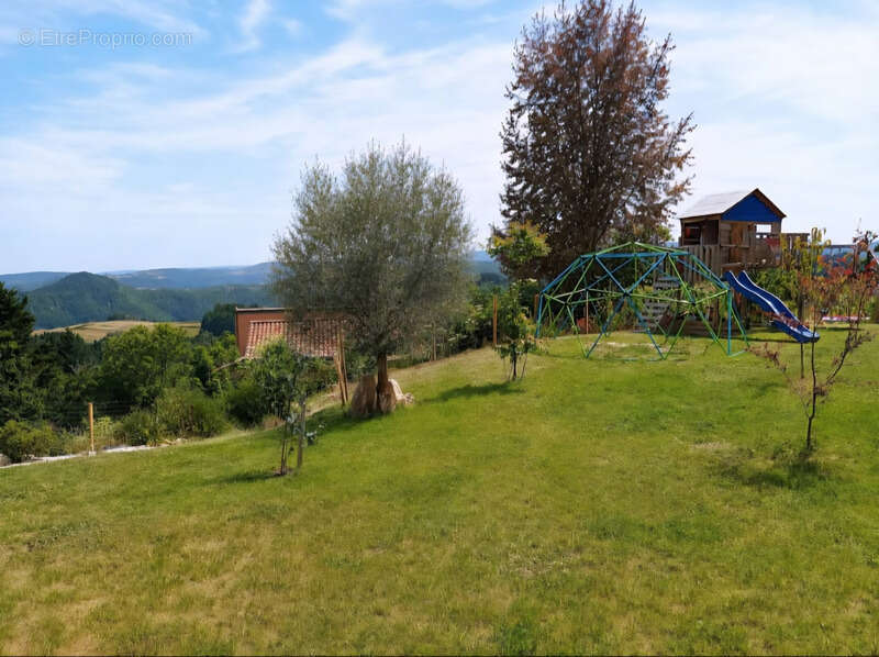 Ardèche - Magnifique Maison d'architecte de 184 m² habitable - Bel espace extérieur - Vue panoramique sur les montagnes ardèchoi - photo 25