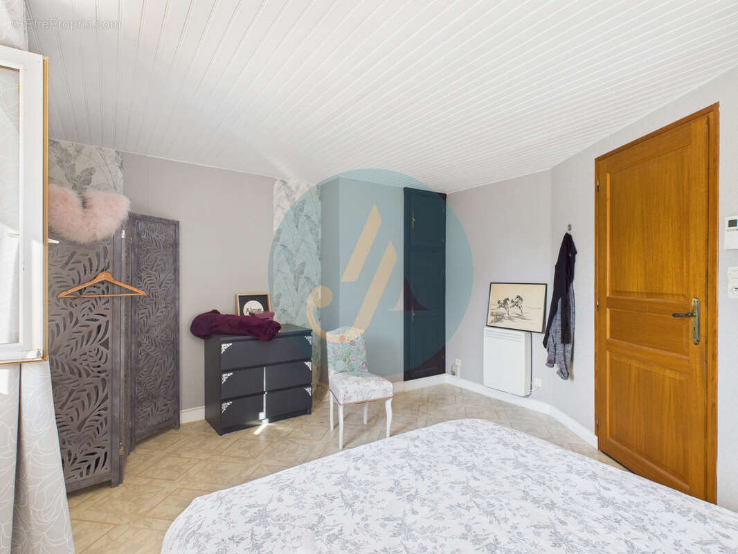 Maison à SAINT-AMAND-EN-PUISAYE