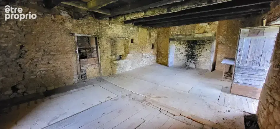 Maison à rénover entièrement sur 1300 m2 de terrain - photo 4