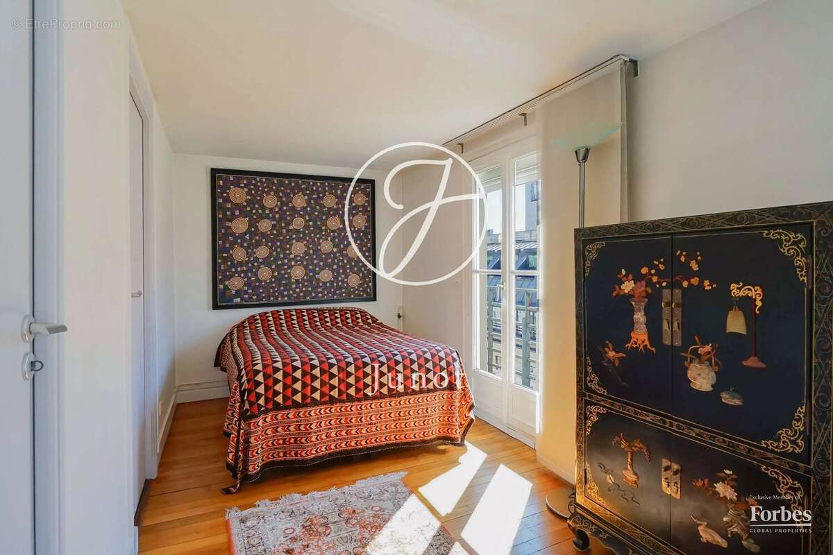 Appartement à PARIS-7E