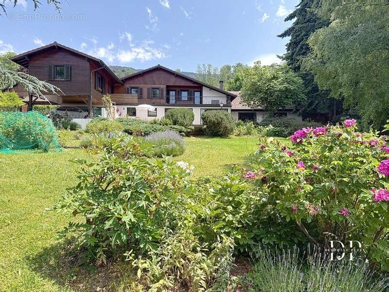 Maison à CRANVES-SALES