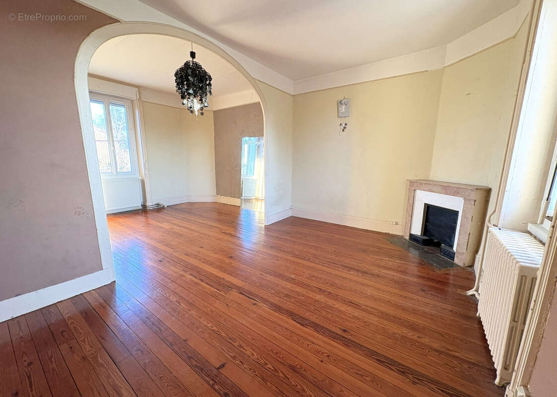 Maison à SAINT-PAUL-DE-VARAX