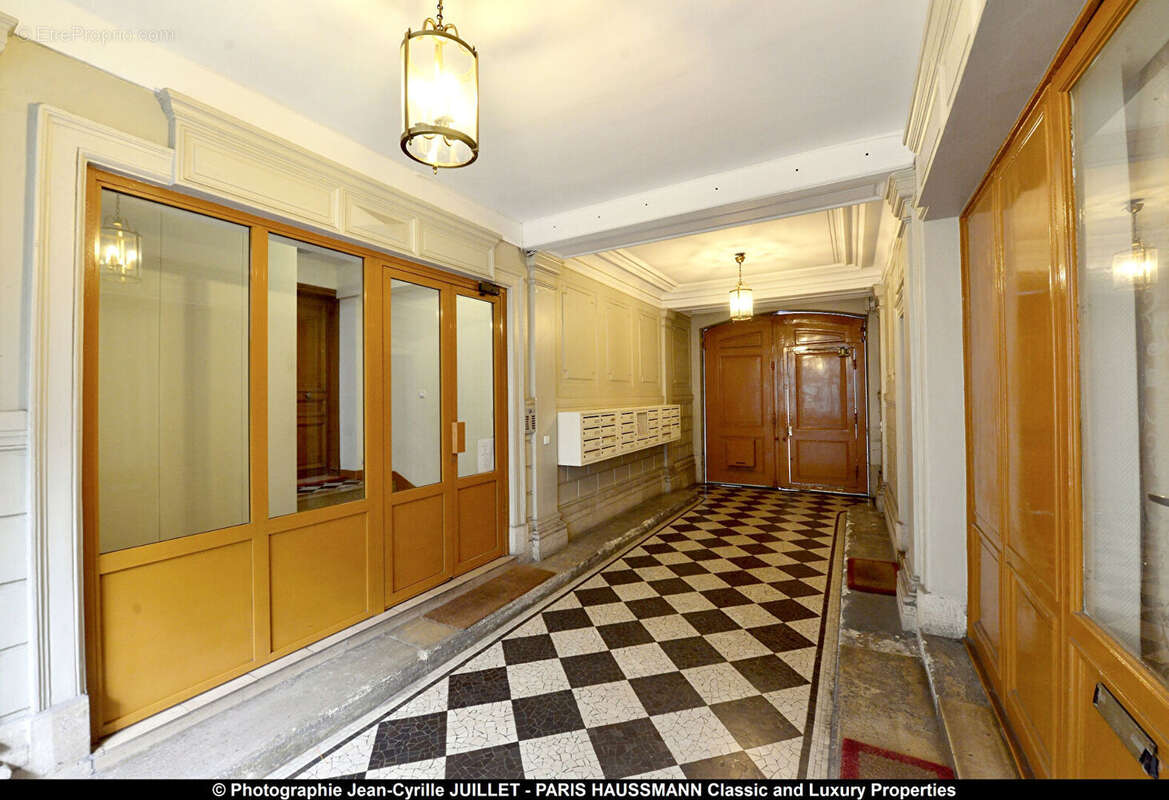 Appartement à PARIS-8E