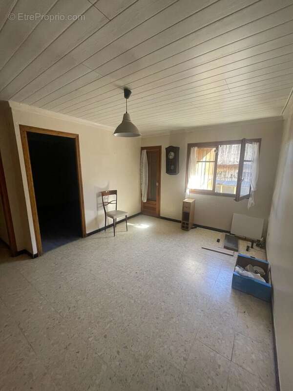 Maison à LA LLAGONNE