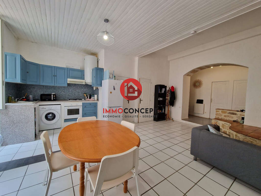 Appartement à BAGNOLS-SUR-CEZE