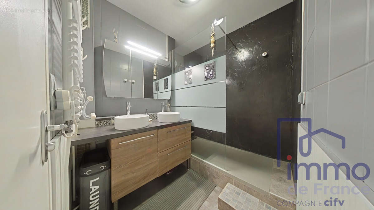 Appartement à SAINT-ETIENNE