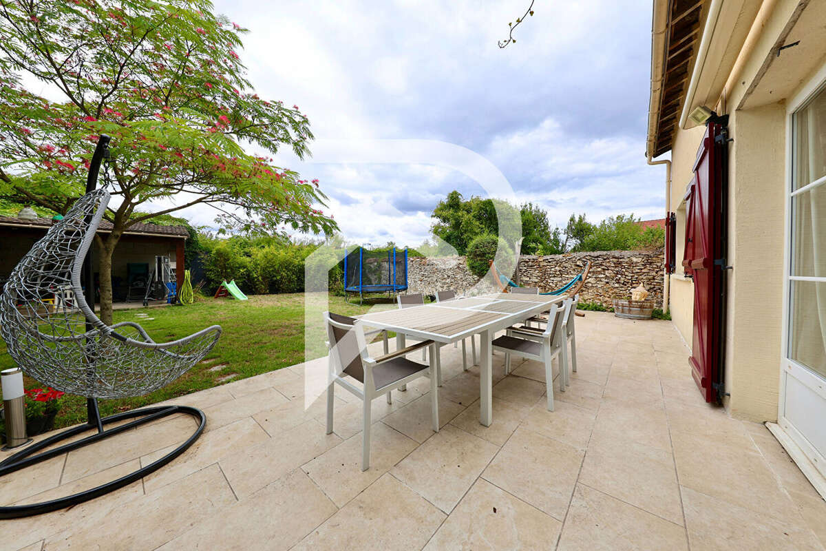 Maison à LE COUDRAY-MONTCEAUX