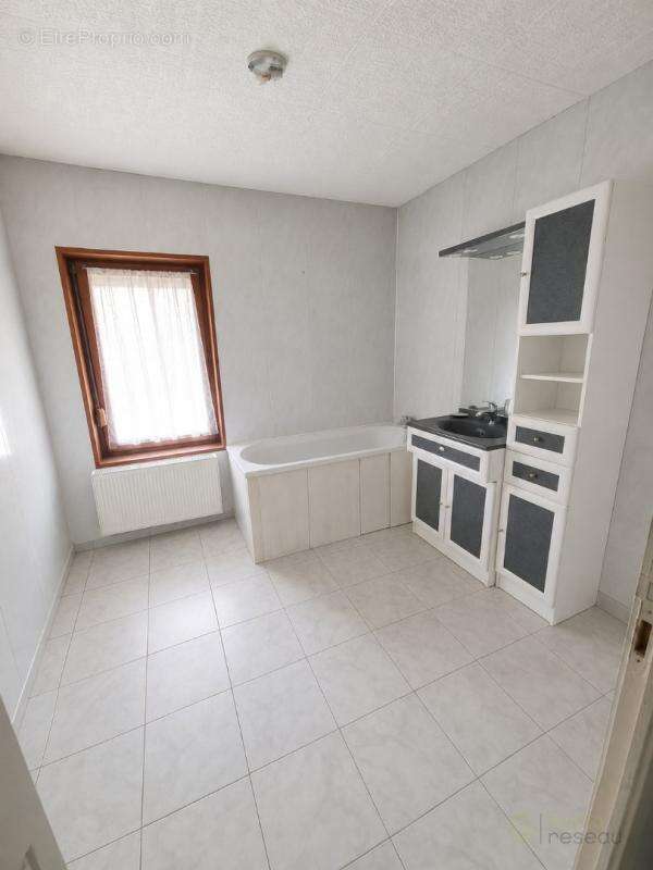 Maison 110 m² à La Sentinelle  - photo 4