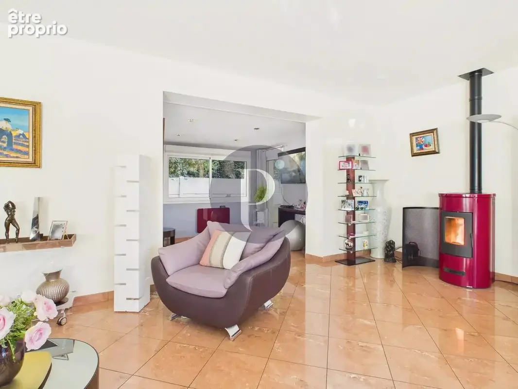 Maison familiale d’exception avec piscine et dépendance sur 1 732 m² de terrain paysager - photo 9