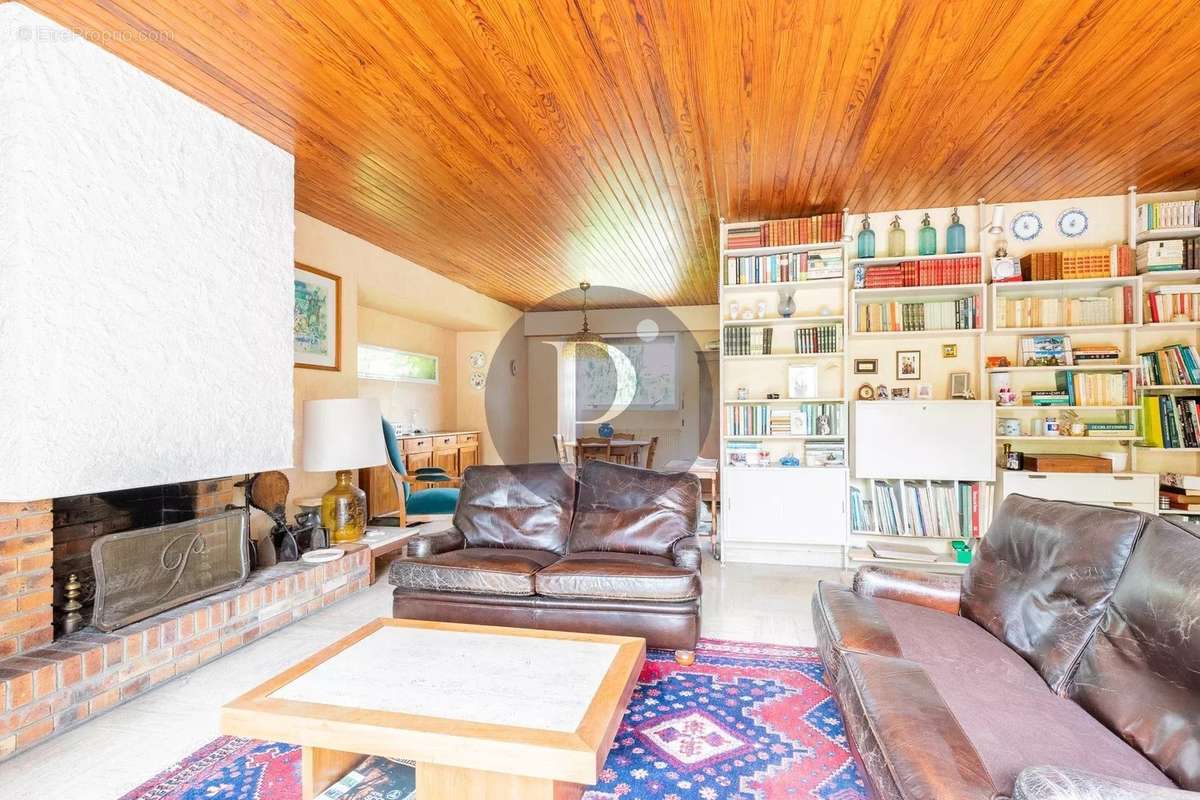 Maison à VERRIERES-LE-BUISSON