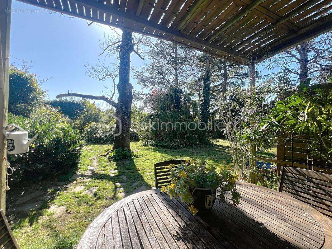 Maison à MONTIERCHAUME