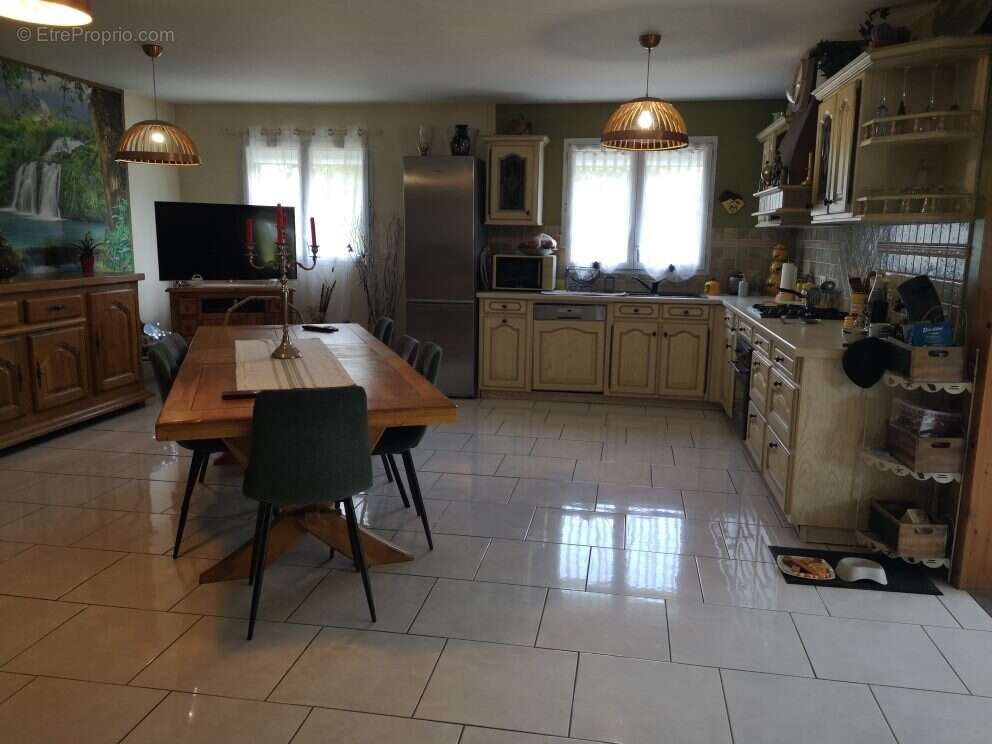 pièce à vivre - Maison à GAILLAN-EN-MEDOC