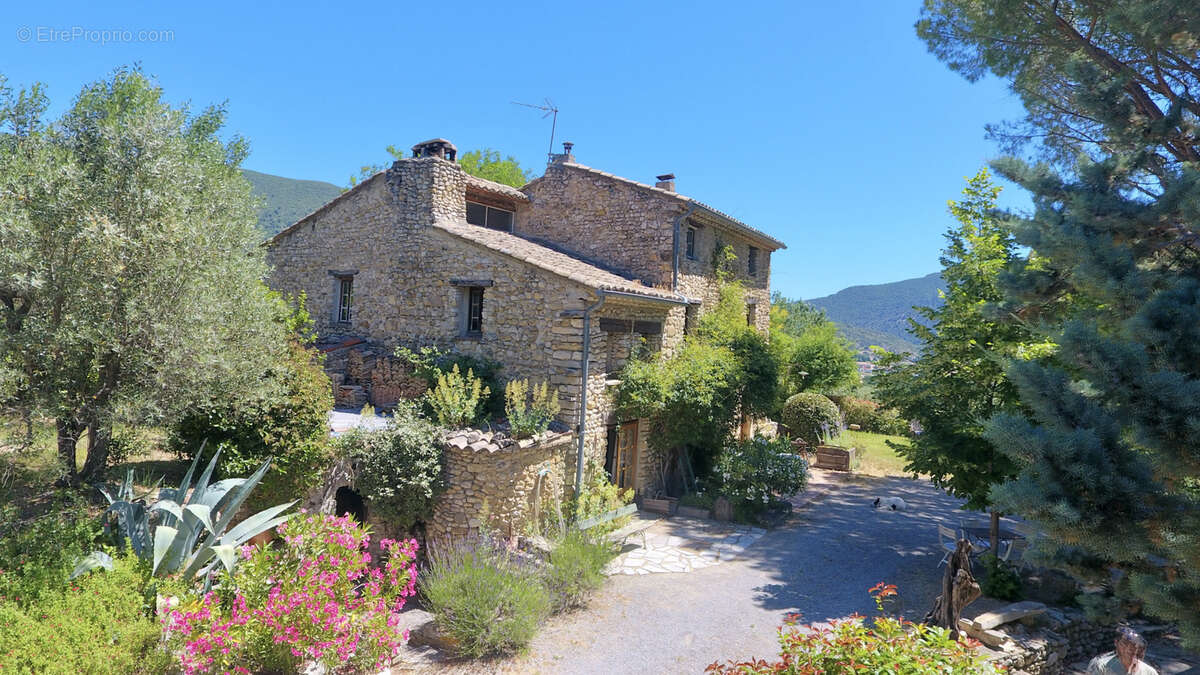 Nyons - mas historique « la grange » 225 m2 terrain 5 830 m2 - photo 5