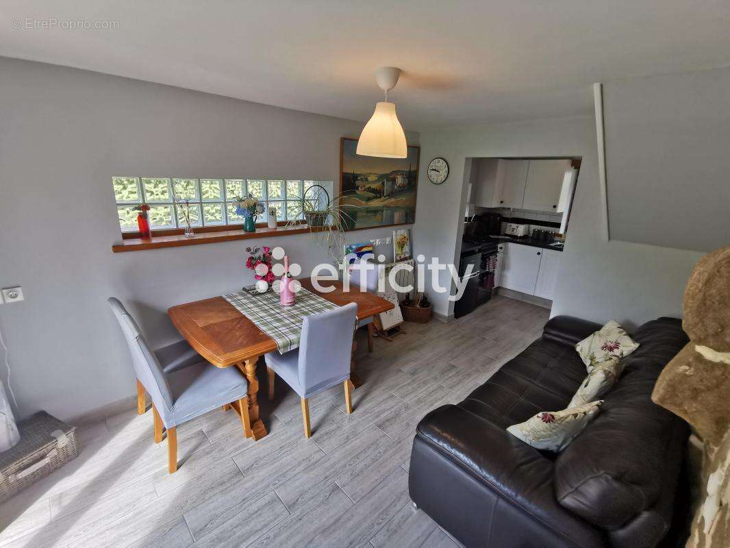 Maison à SAINT-SEVER-CALVADOS