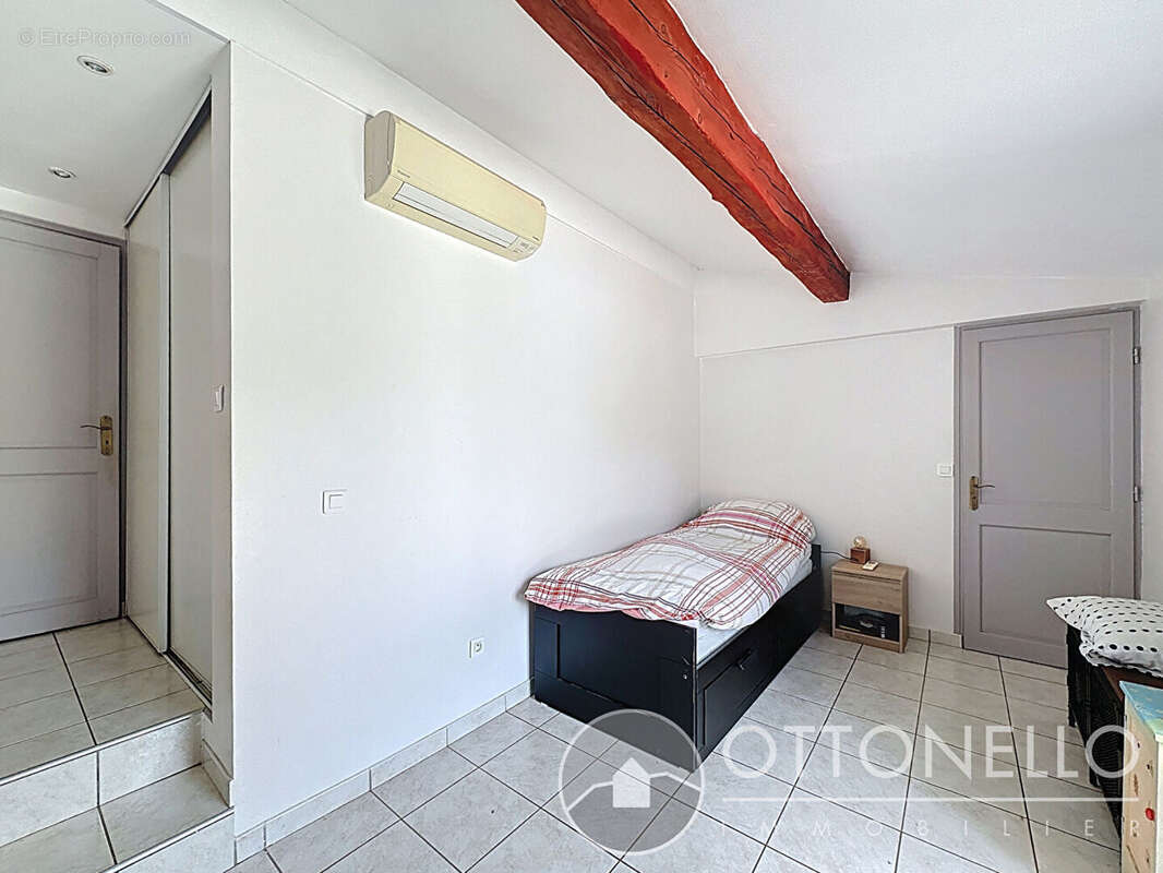 Maison à ROQUEBRUNE-SUR-ARGENS