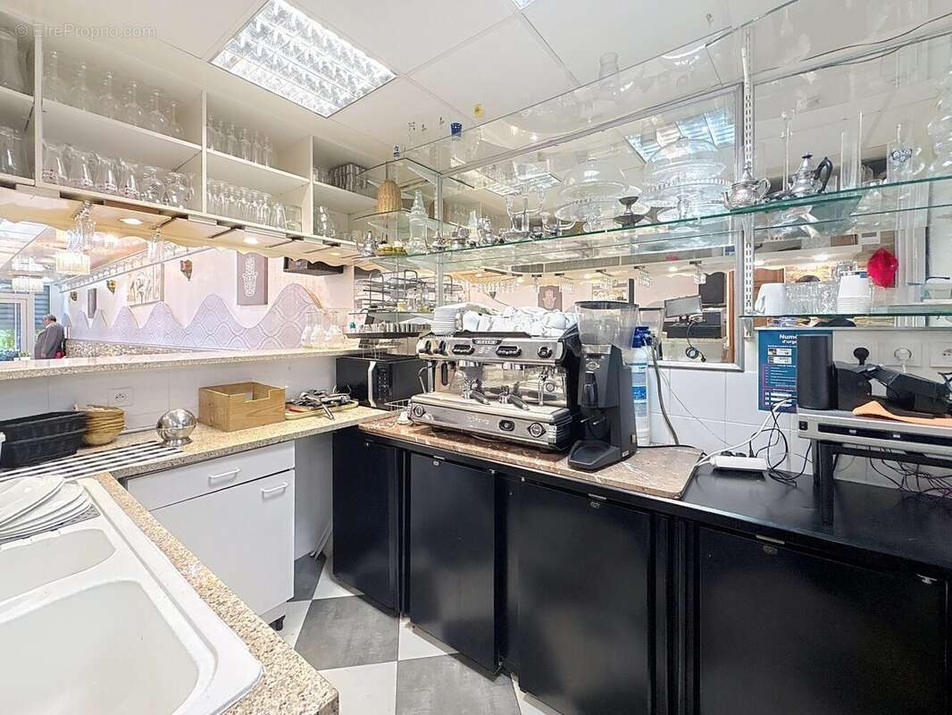 Commerce à L&#039;HAY-LES-ROSES