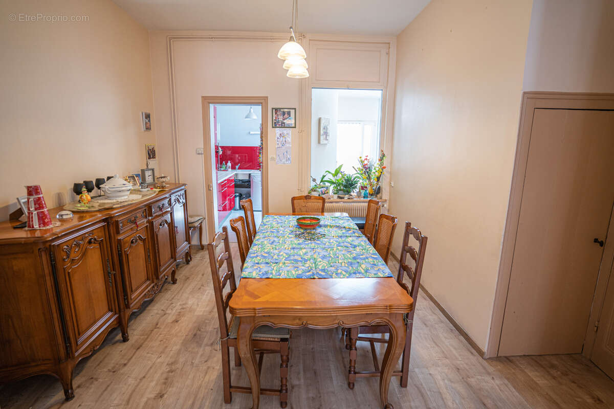 Secteur Voltaire, maison type 1920,  96m2, 2chambres, cour. - photo 4