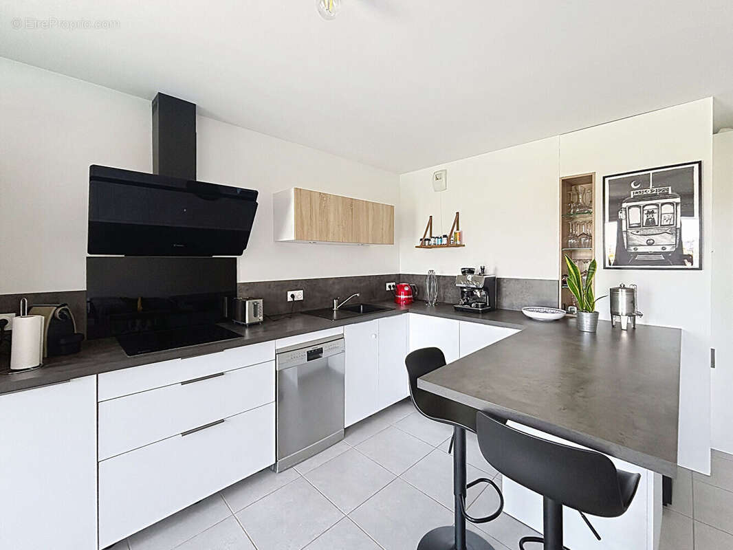 Appartement à LE PUY-SAINTE-REPARADE