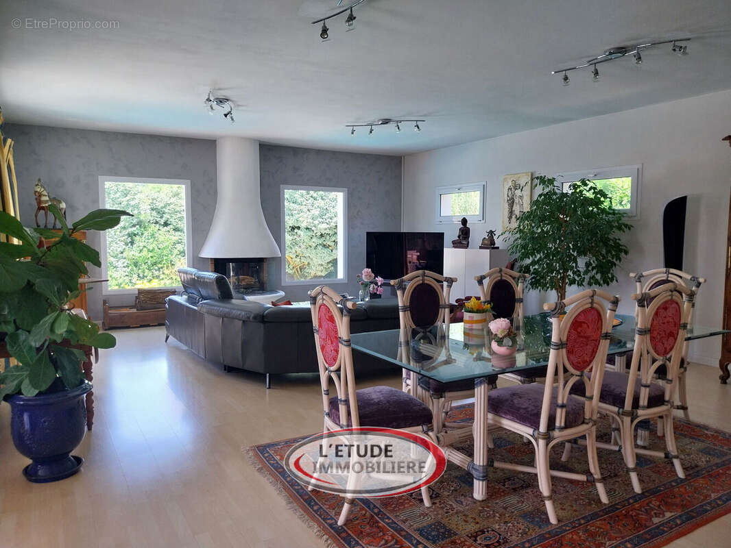 Photo 2 - Maison à SAINT-HILAIRE-DE-CHALEONS