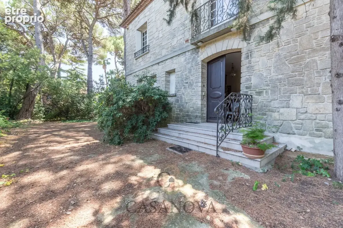 Maison familiale de plus de 270 m² avec parc arboré de 3 000 m² aux Arceaux à Montpellier - photo 7