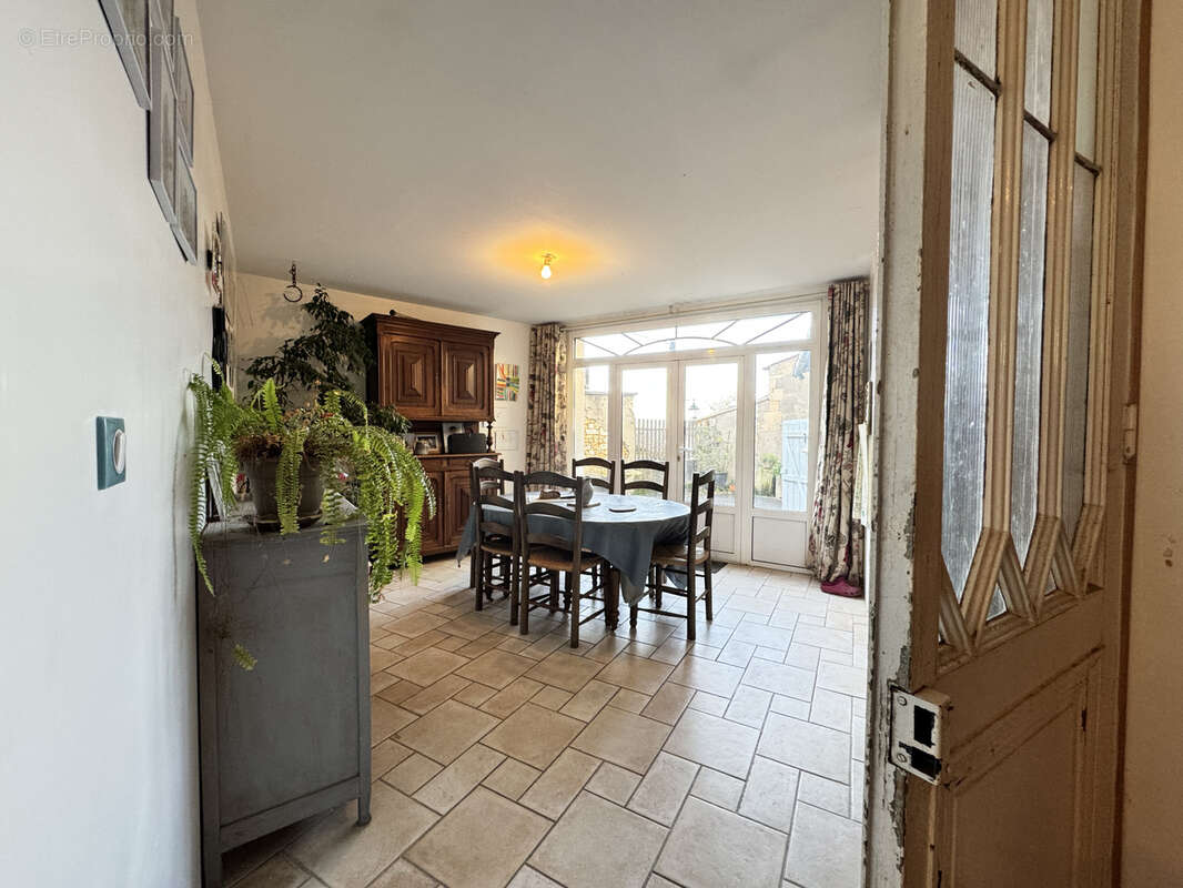 Maison à BARBEZIEUX-SAINT-HILAIRE