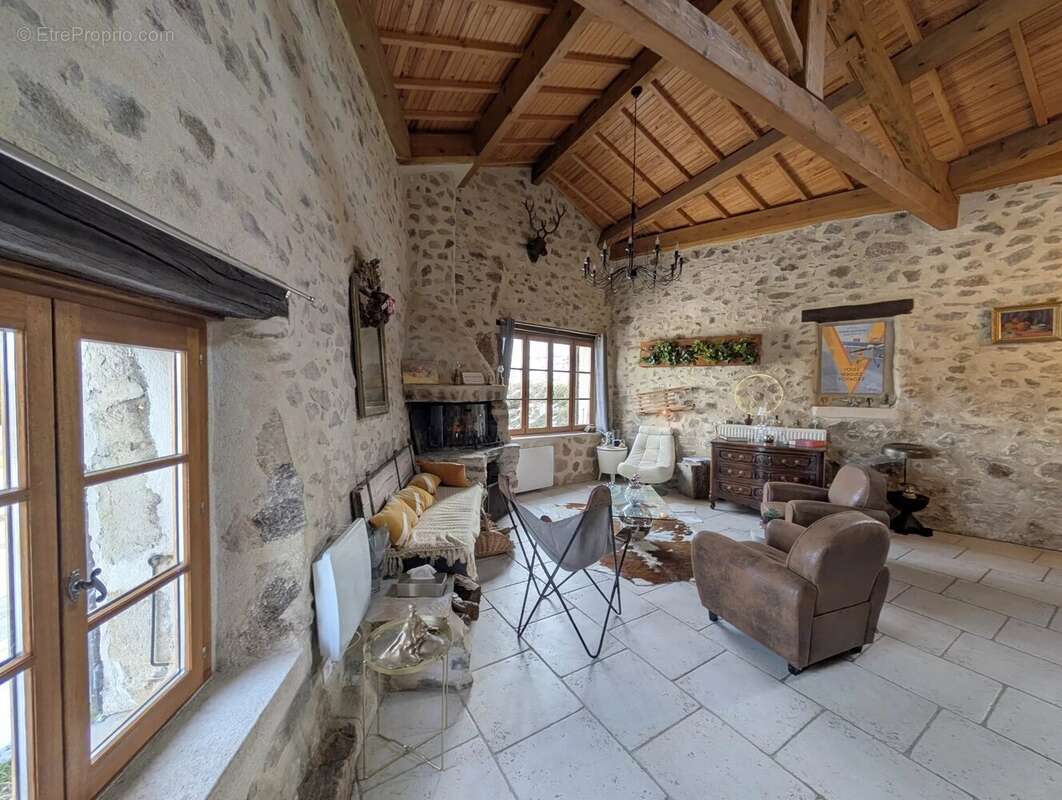 Maison à ALBOUSSIERE