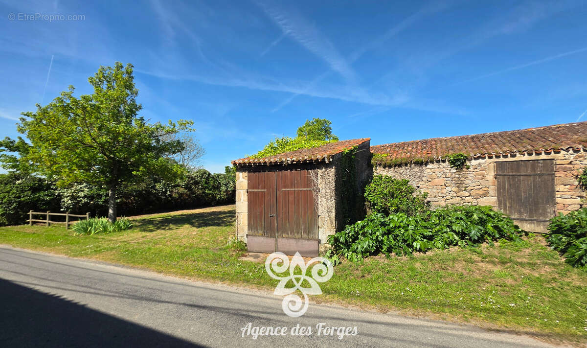Maison à SAINT-MACAIRE-EN-MAUGES