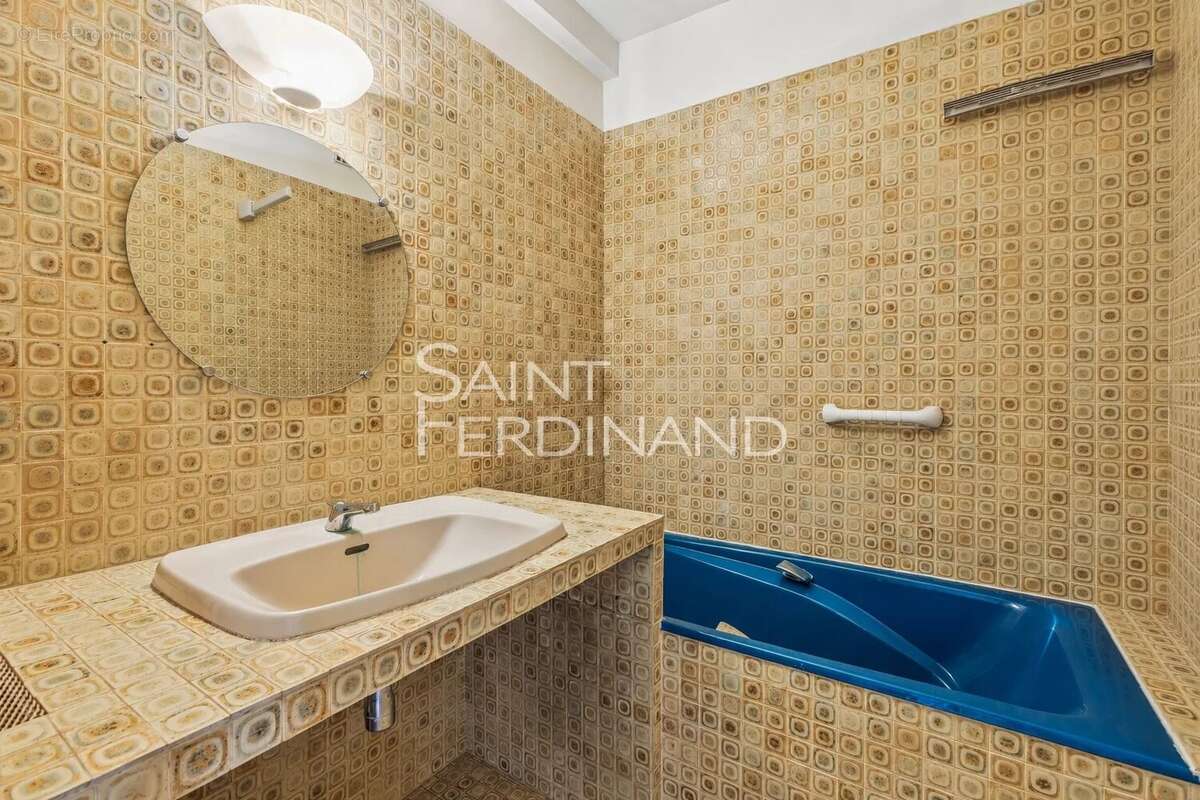 Appartement à NEUILLY-SUR-SEINE