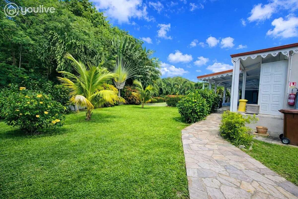 Magnifique Villa T7 piscine- Sainte Anne- fort potentiel - photo 8
