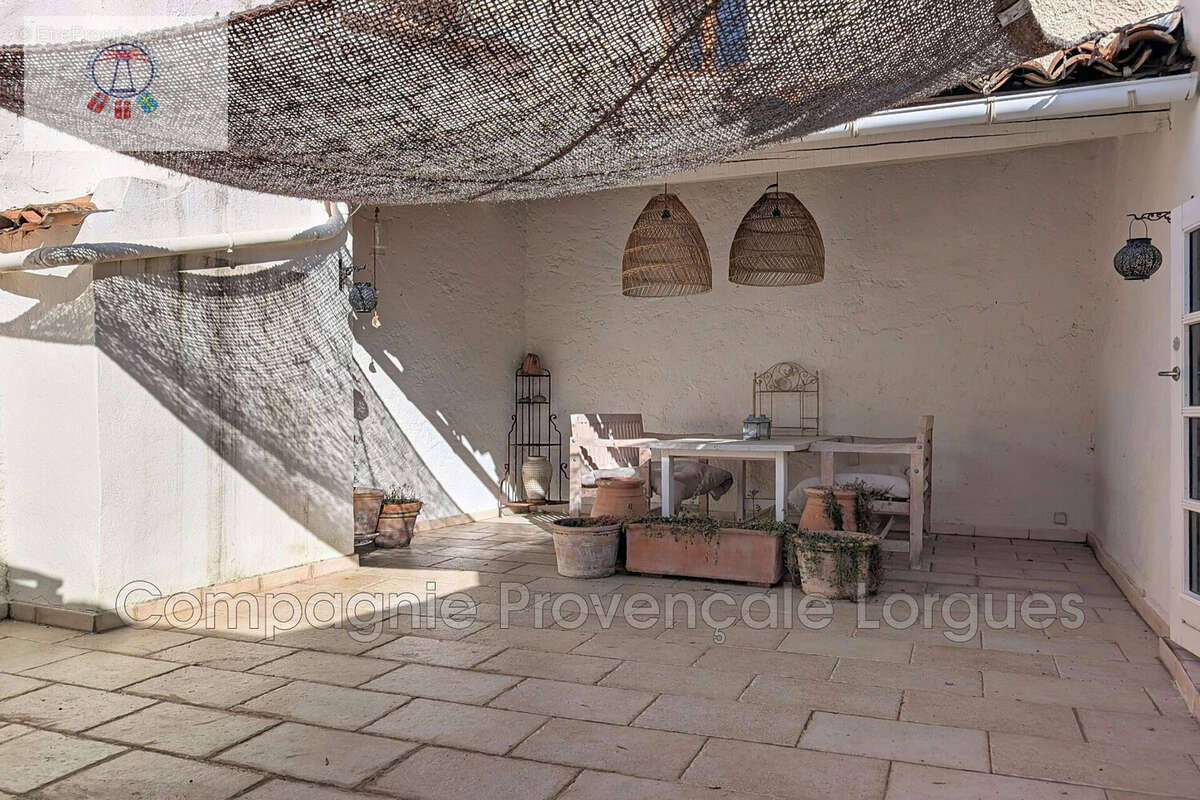 Appartement à COTIGNAC