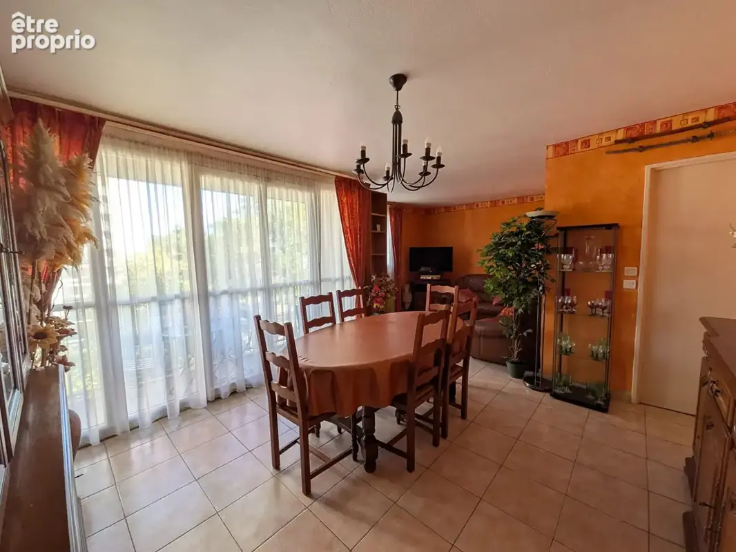 Appartement lumineux avec balcon, cave et parking  Résidence verdoyante - photo 4