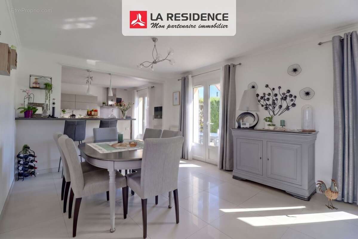 Maison à MAURECOURT