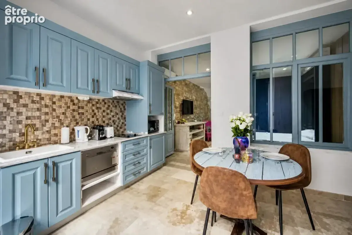 Avignon intra-muros – Immeuble de rapport rénové, de 8 logements, vendu entièrement meublé - photo 4
