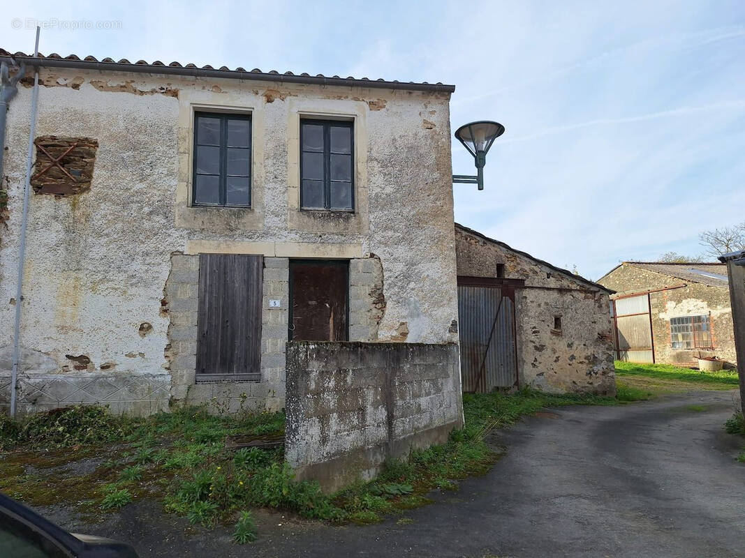 Maison à BOURNEZEAU