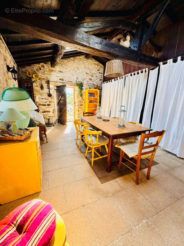 Ancienne longère rénovée avec piscine, étang et installations équestres - photo 18