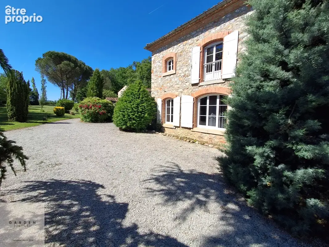 REVEL.    Propriété de Caractère,Charme,Prestige et fort potentiel - photo 5