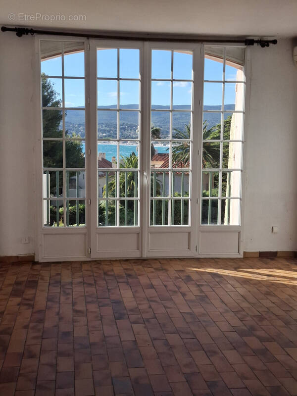 Appartement à SAINT-CYR-SUR-MER