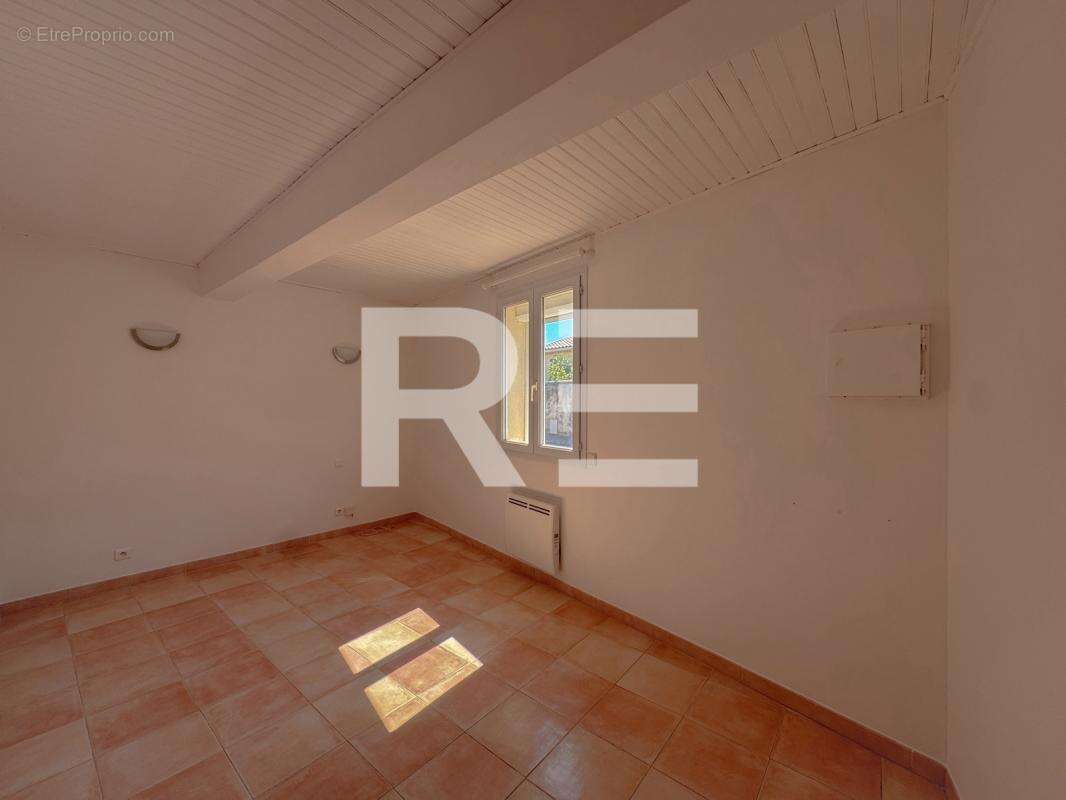 Maison de plainpied avec terrasse, jardinet & garage - photo 8