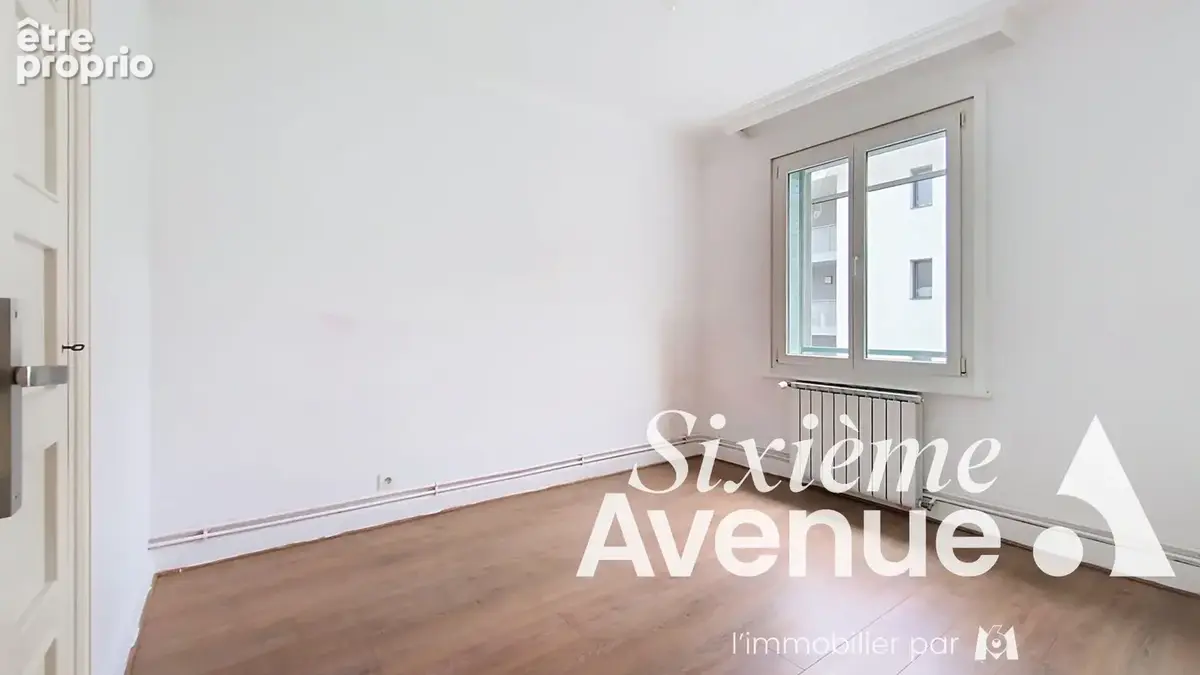 Givors centre  Grand T4 lumineux avec balcon, vue dégagée et cave de 28 m² - photo 7