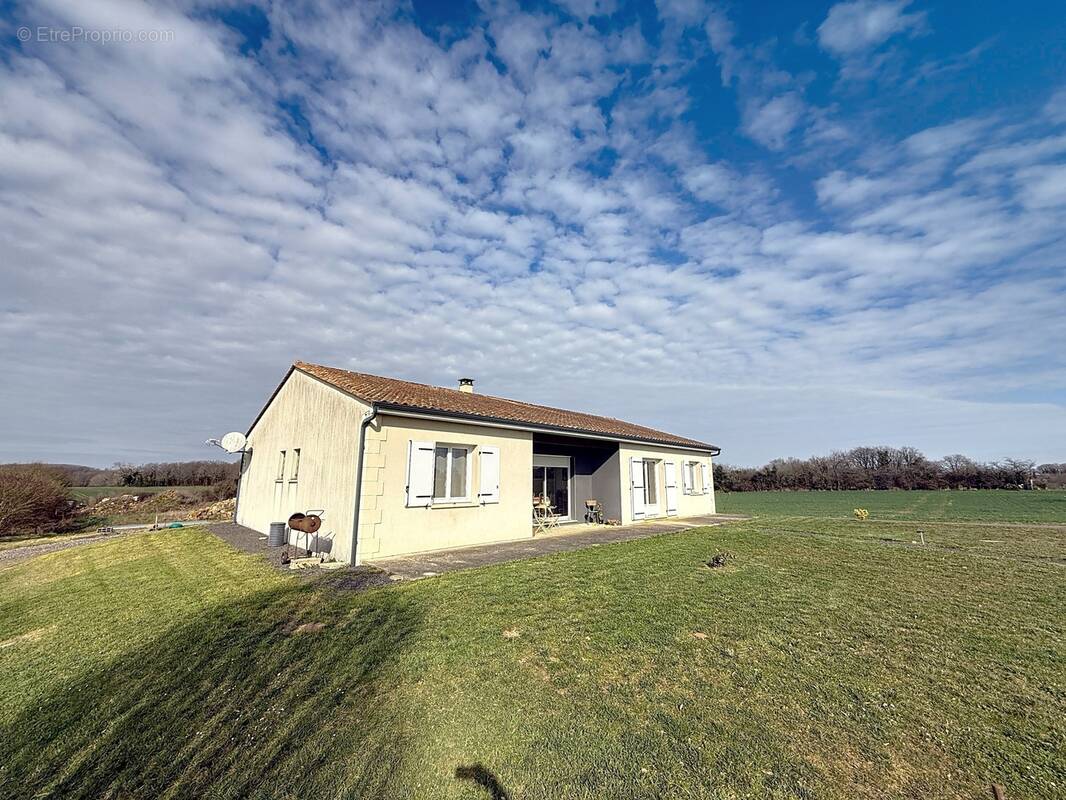 Maison à SAINT-PROJET-SAINT-CONSTANT